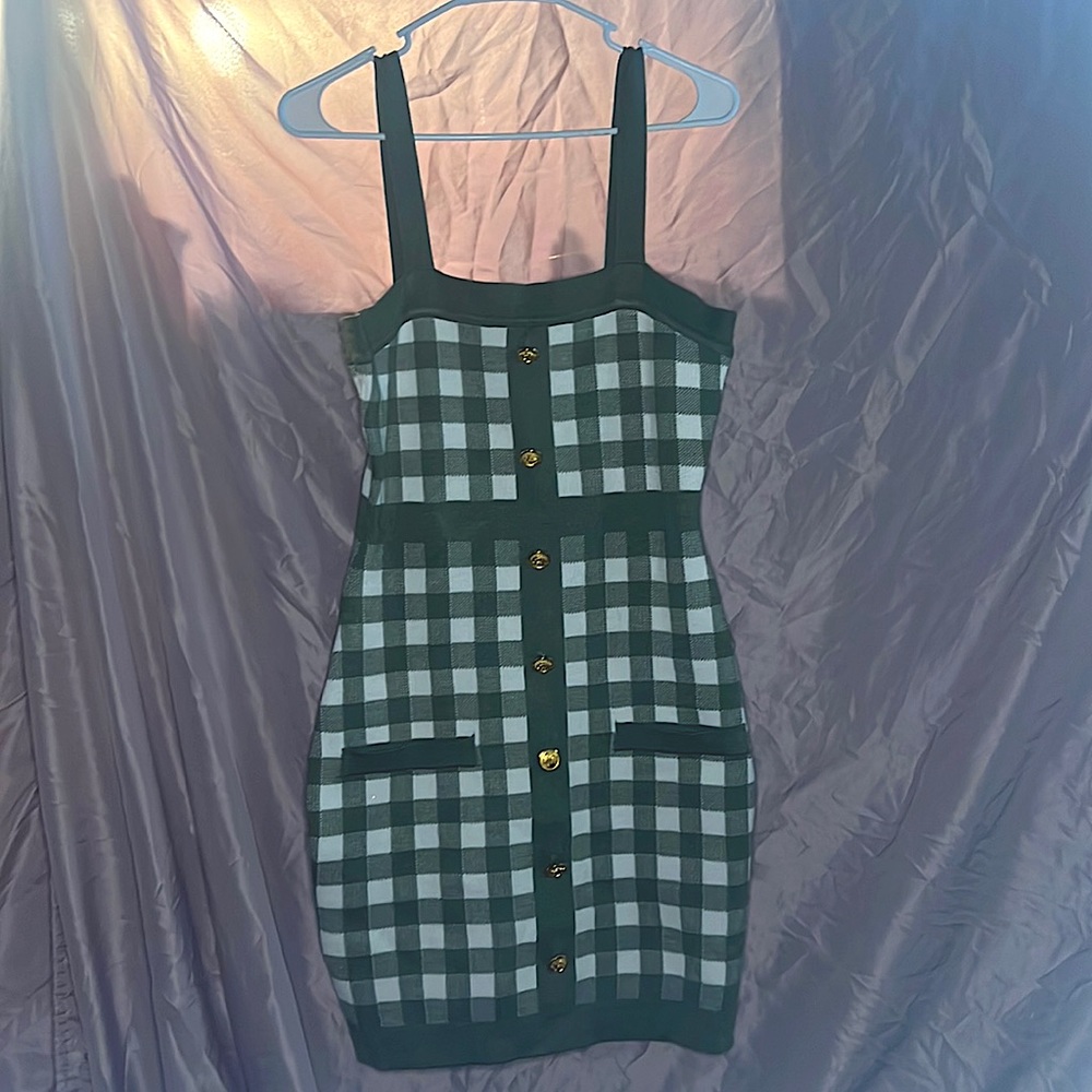 Coco & Shay Mini Dress; Size Medium